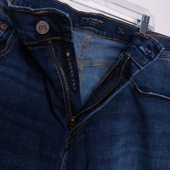 Lucky Brand Dark Wash Straight Leg Plus Size Denim Jeans Womens 38/30 - Picture 3 of 8